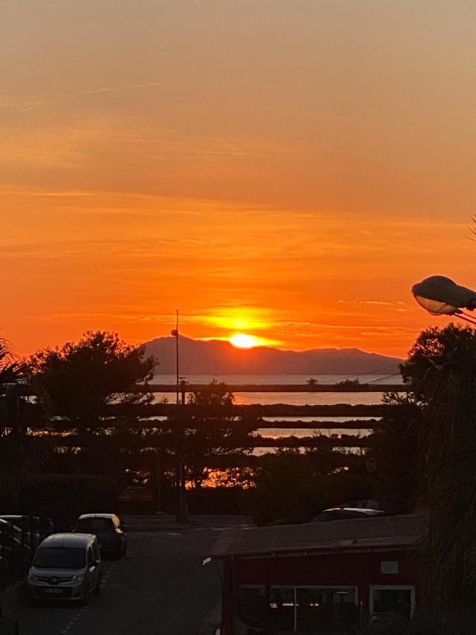A Quelques Pas De La Mer La Capte イエール エクステリア 写真